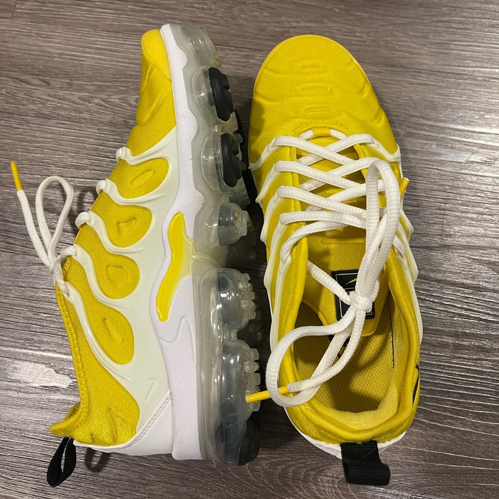 Women’s Nike air vapormax plus